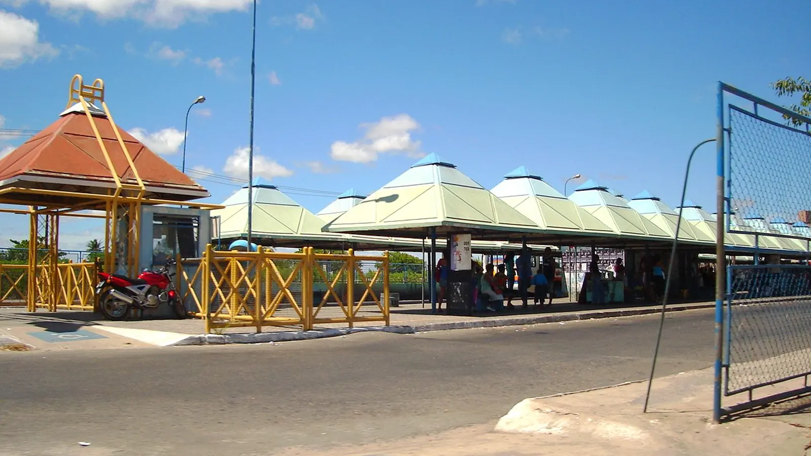 Plataformas cobertas do Terminal D.I.A., em Aracaju