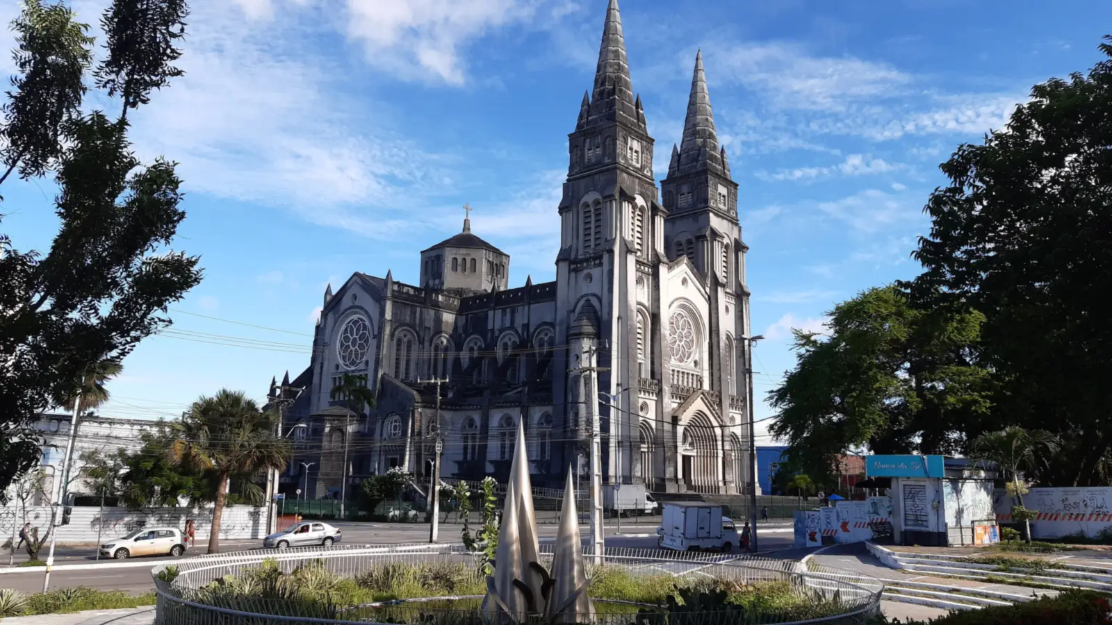 Fachada neogótica da Catedral Metropolitana de Fortaleza