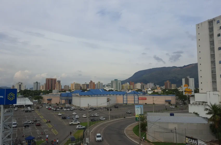  Mulher é presa após entrar armada e disparar dentro de igreja evangélica em Governador Valadares