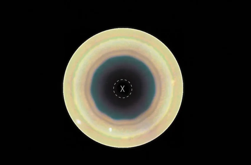 Imagem do Hubble mostra o polo sul de Saturno com a estrutura de dez lados