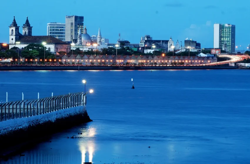 Vista da Bacia do Pina, na área central do Recife