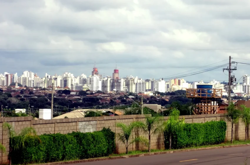  Motociclista tenta voltar a andar 10 meses após ter pernas esmagadas em Rio Preto; mortes no trânsito sobem na cidade