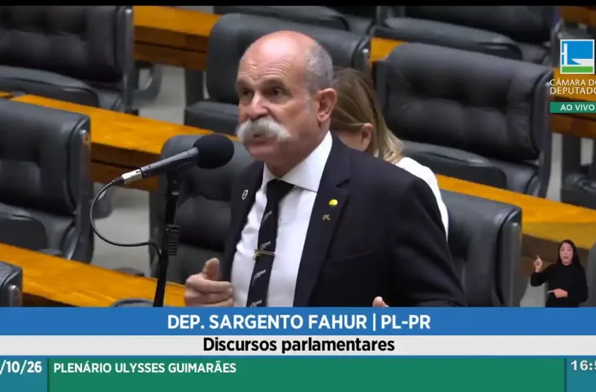  “A própria PF diz que não existe fuga”: Sargento Fahur rebate governistas sobre saída de Flávio Bolsonaro do país